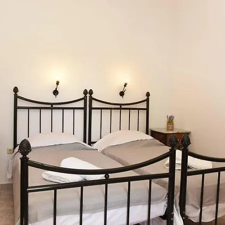 Atropos Varvara * Posidhonía