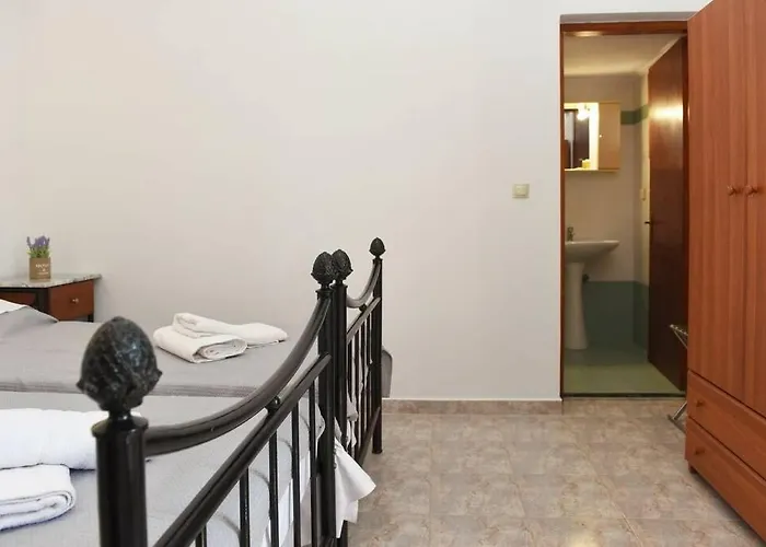 Semesterbostad Atropos Varvara